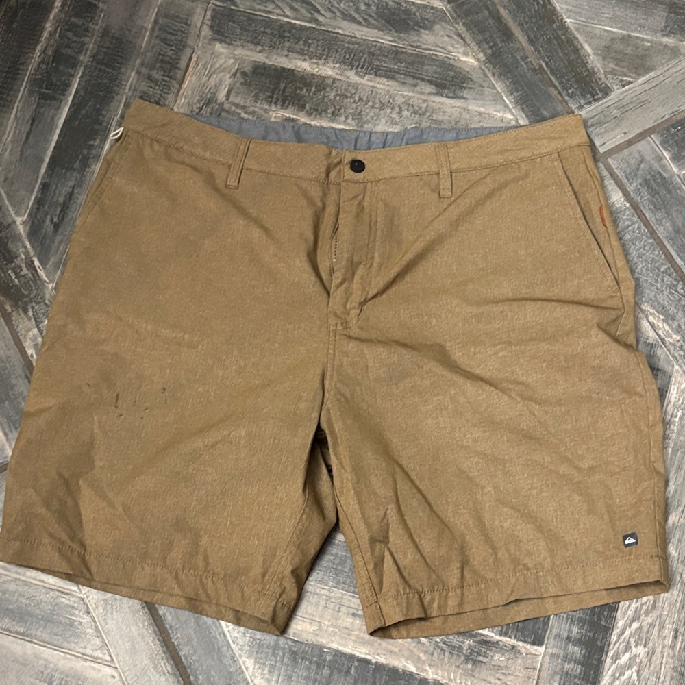Quiksilver Men's Brown Flat Front Shorts